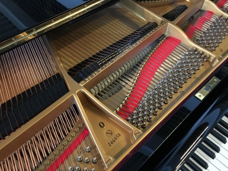 Steinway & Sons O 180 von 1925 in Schwarz poliert