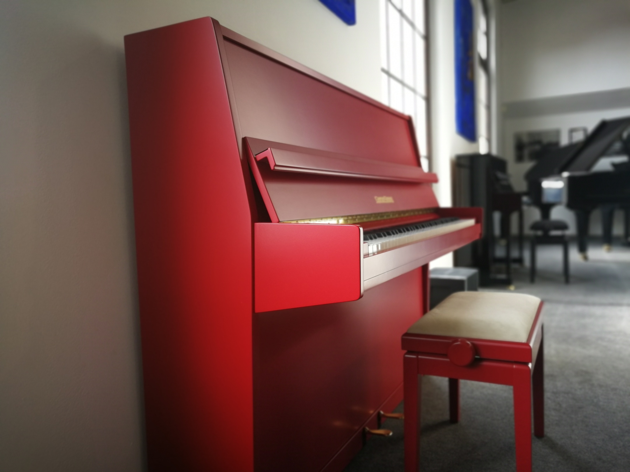 Grotrian-Steinweg 120 in rot matt von 1973 in Sonderfarbe satiniert