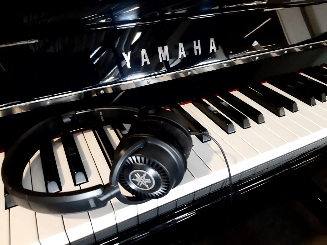 Yamaha b2e PEC - Silent von 2018 in Schwarz poliert