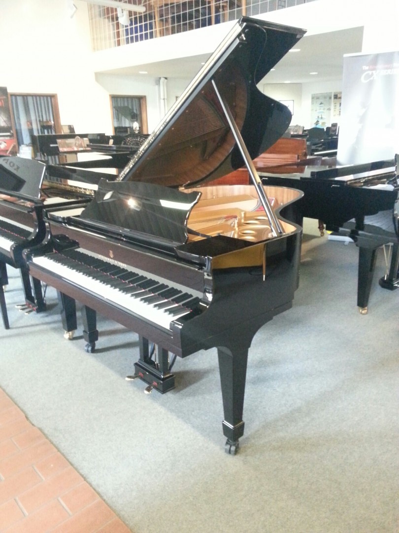 Steinway & Sons O 180 von 1966 in Schwarz poliert