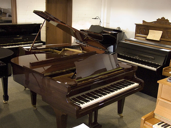 Bechstein L von 1977 in Mahagoni poliert